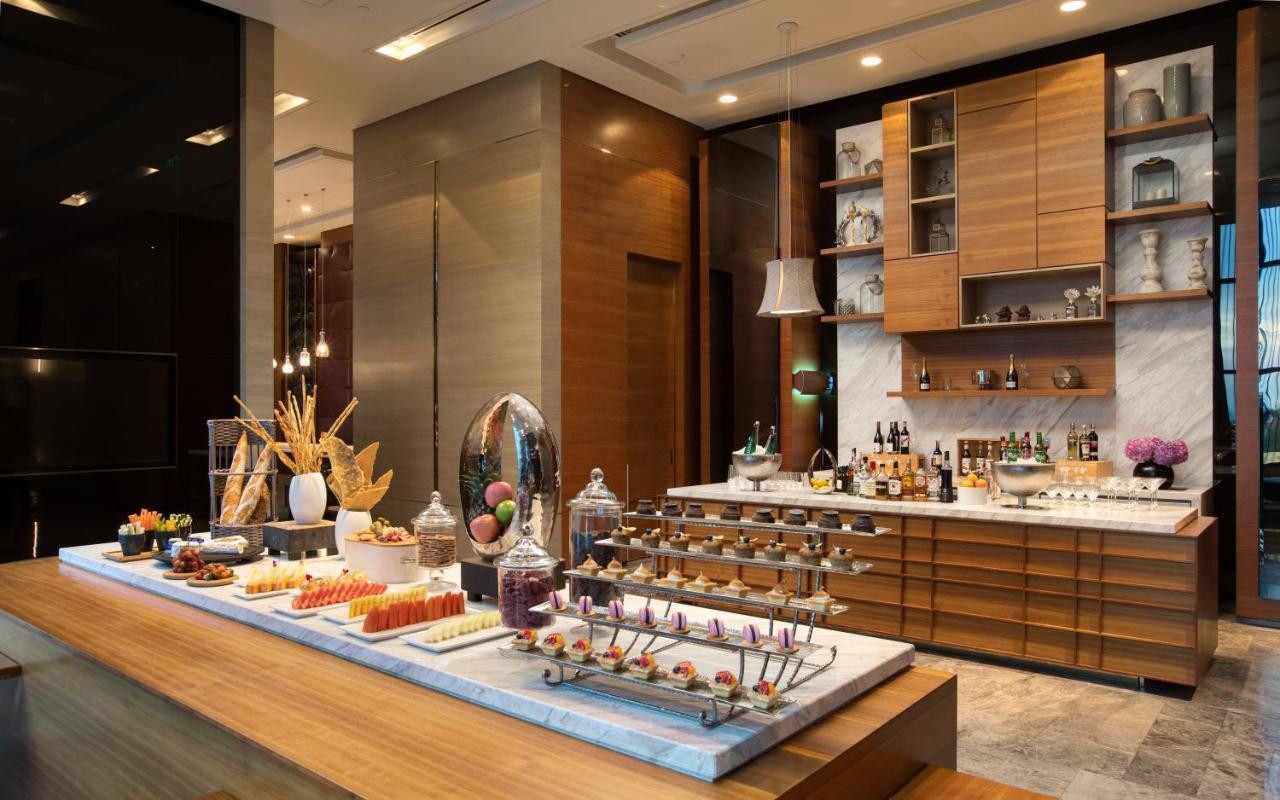 Sofitel Kuala Lumpur Damansara Hotel Eksteriør billede The buffet at the lobby