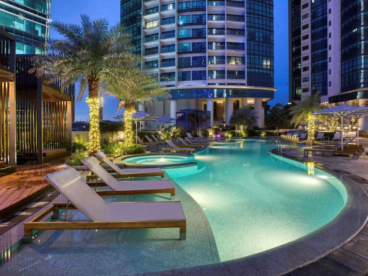 Sofitel Kuala Lumpur Damansara Hotel Eksteriør billede The pool at the hotel