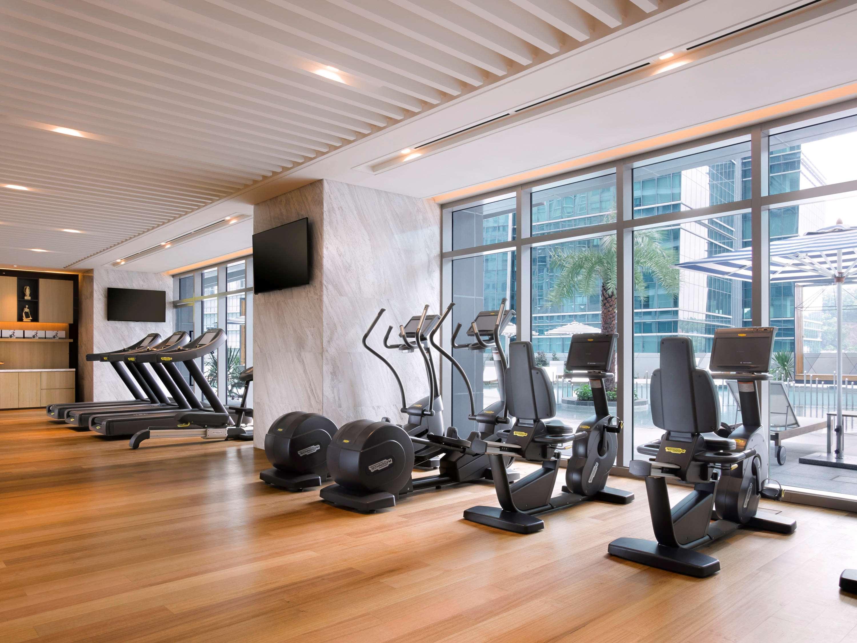 Sofitel Kuala Lumpur Damansara Hotel Eksteriør billede The gym at the hotel