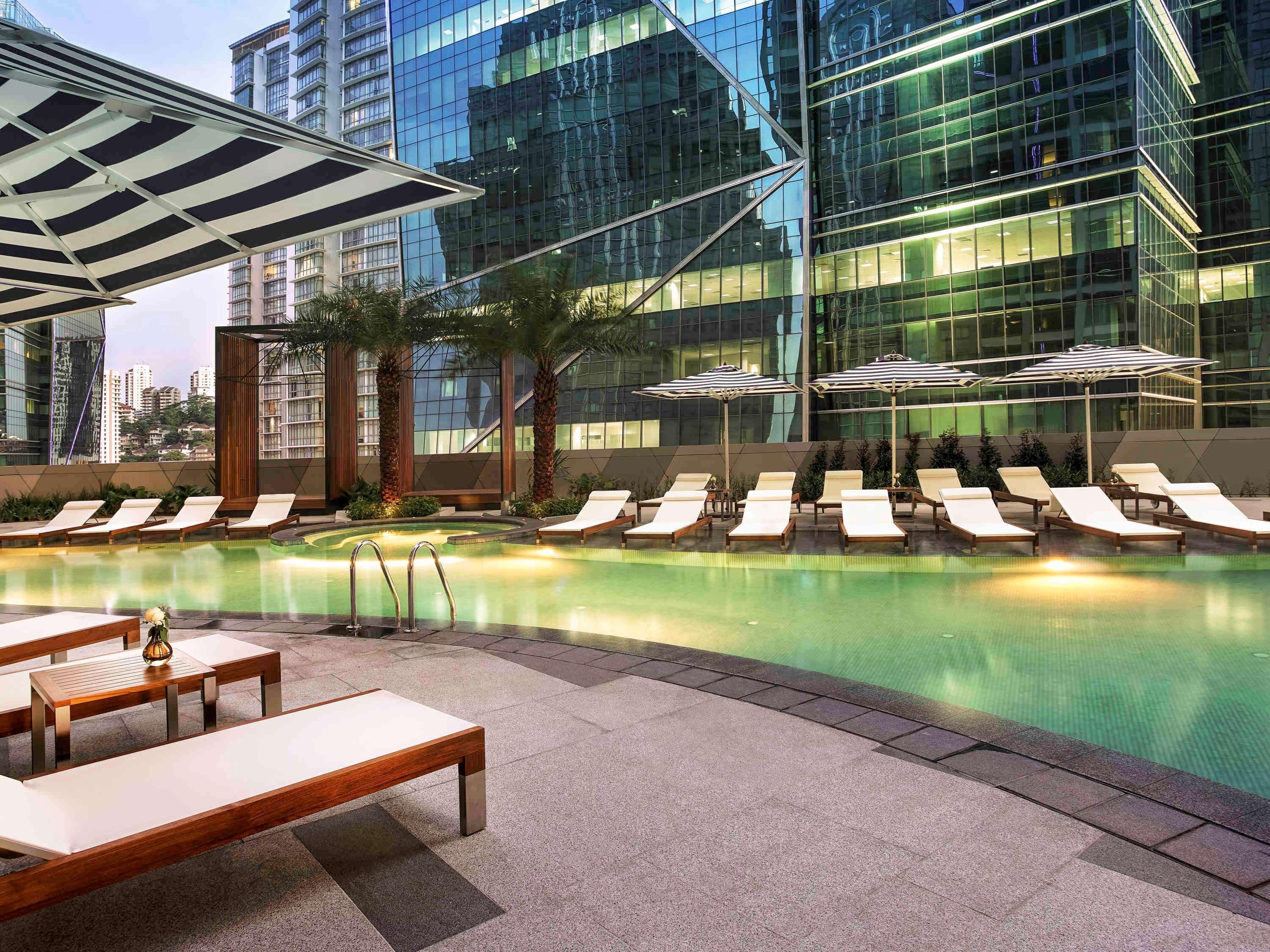 Sofitel Kuala Lumpur Damansara Hotel Eksteriør billede The pool at the hotel
