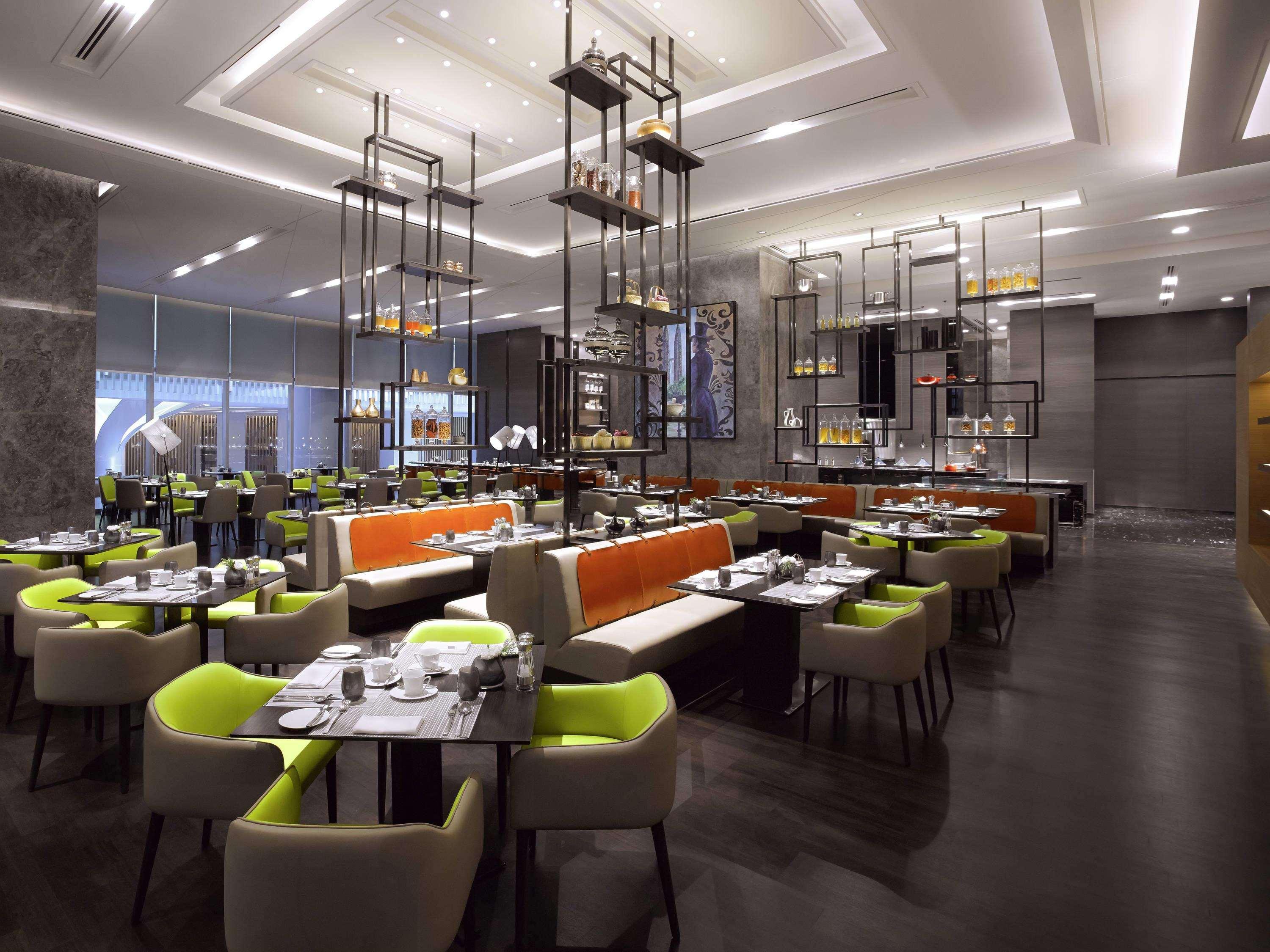 Sofitel Kuala Lumpur Damansara Hotel Eksteriør billede The restaurant
