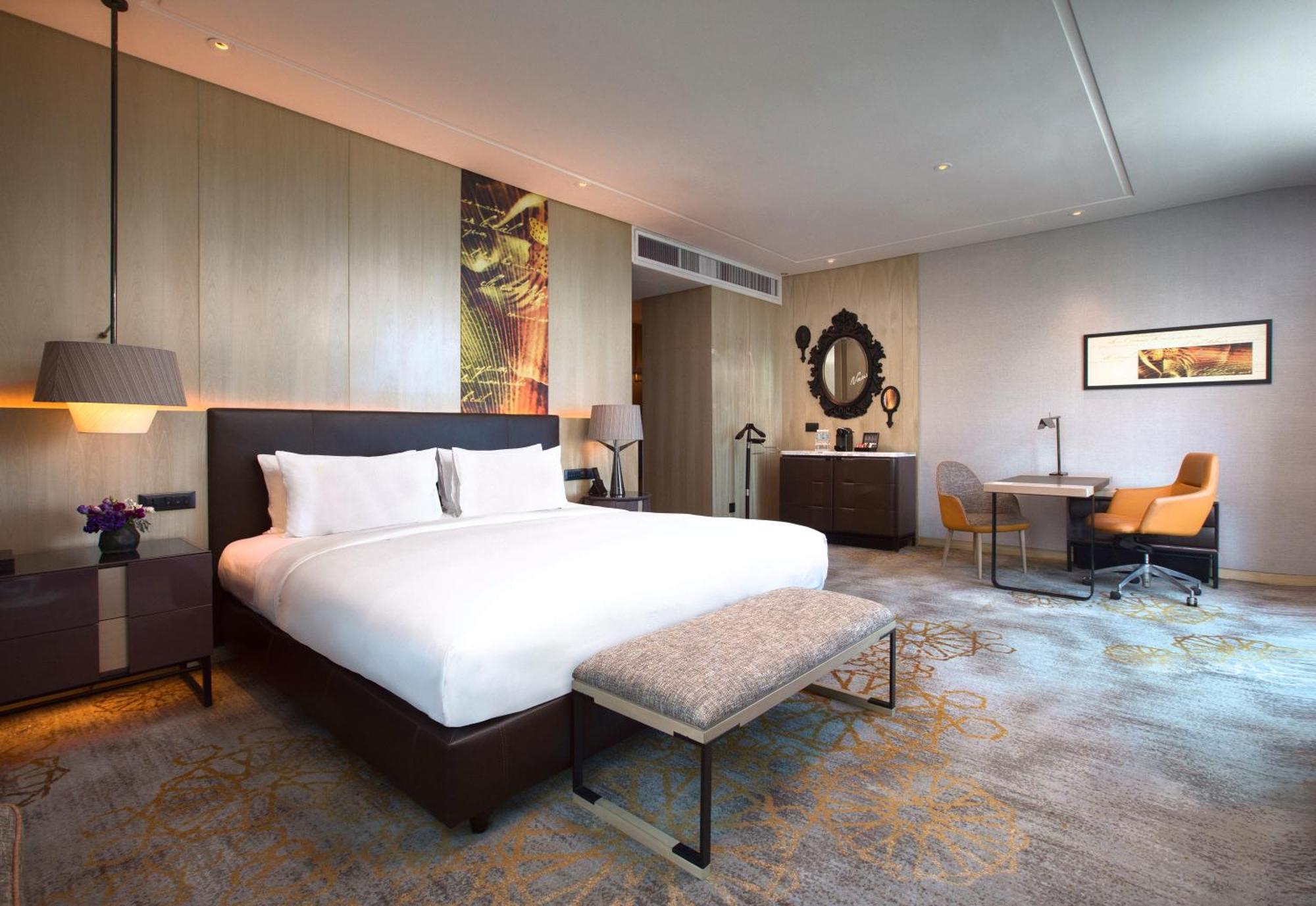 Sofitel Kuala Lumpur Damansara Hotel Eksteriør billede Deluxe Suite