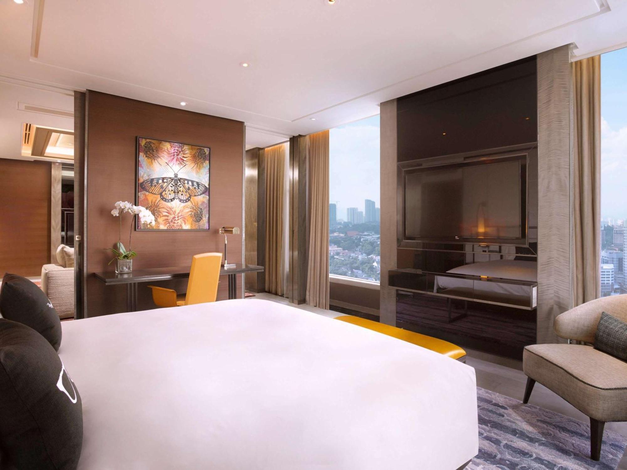 Sofitel Kuala Lumpur Damansara Hotel Eksteriør billede A bedroom at the hotel