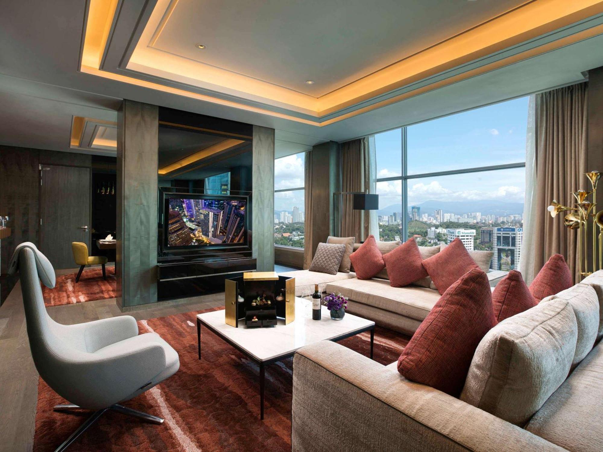 Sofitel Kuala Lumpur Damansara Hotel Eksteriør billede The living room of a suite at the hotel