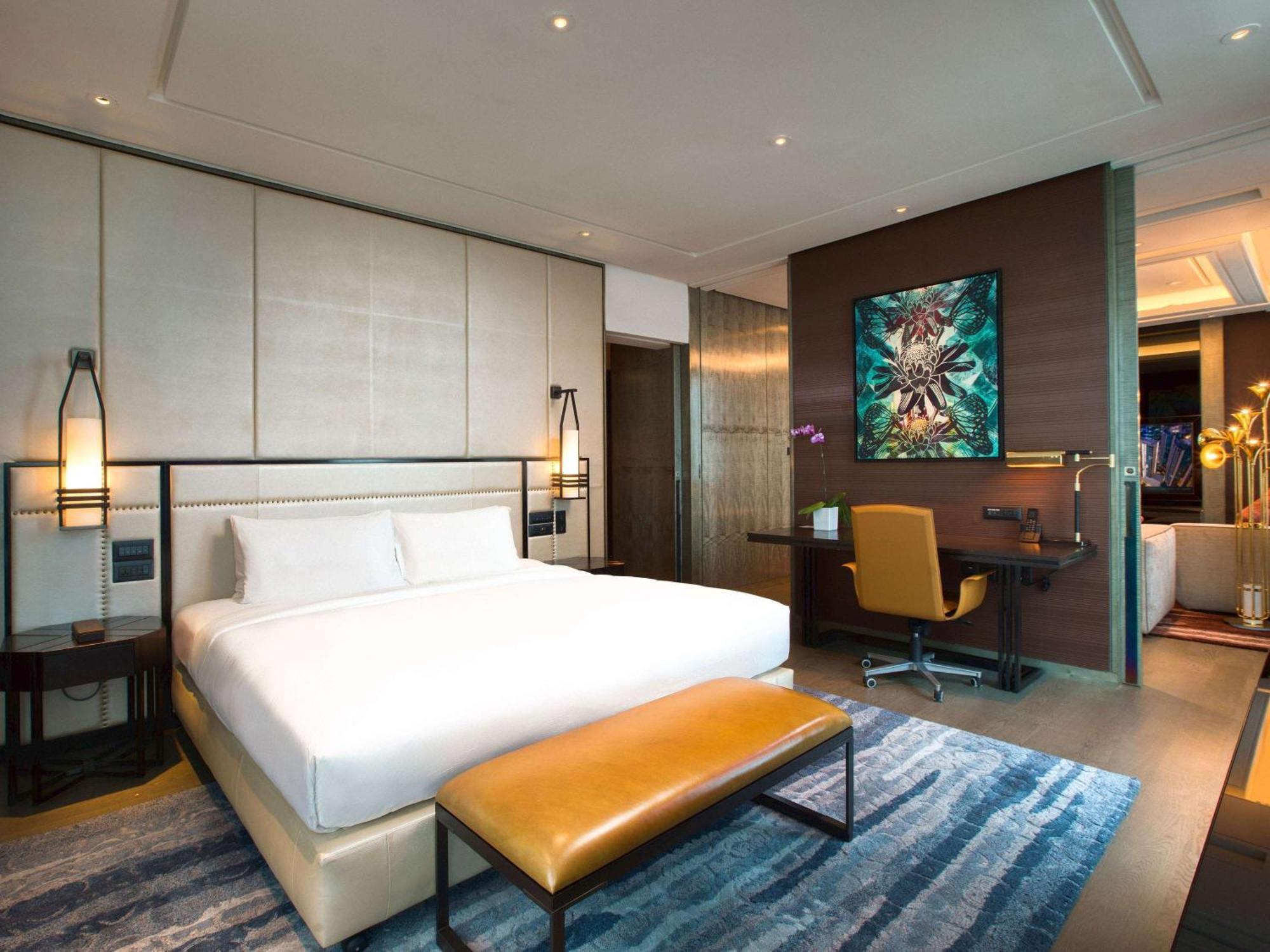 Sofitel Kuala Lumpur Damansara Hotel Eksteriør billede A bedroom at the hotel