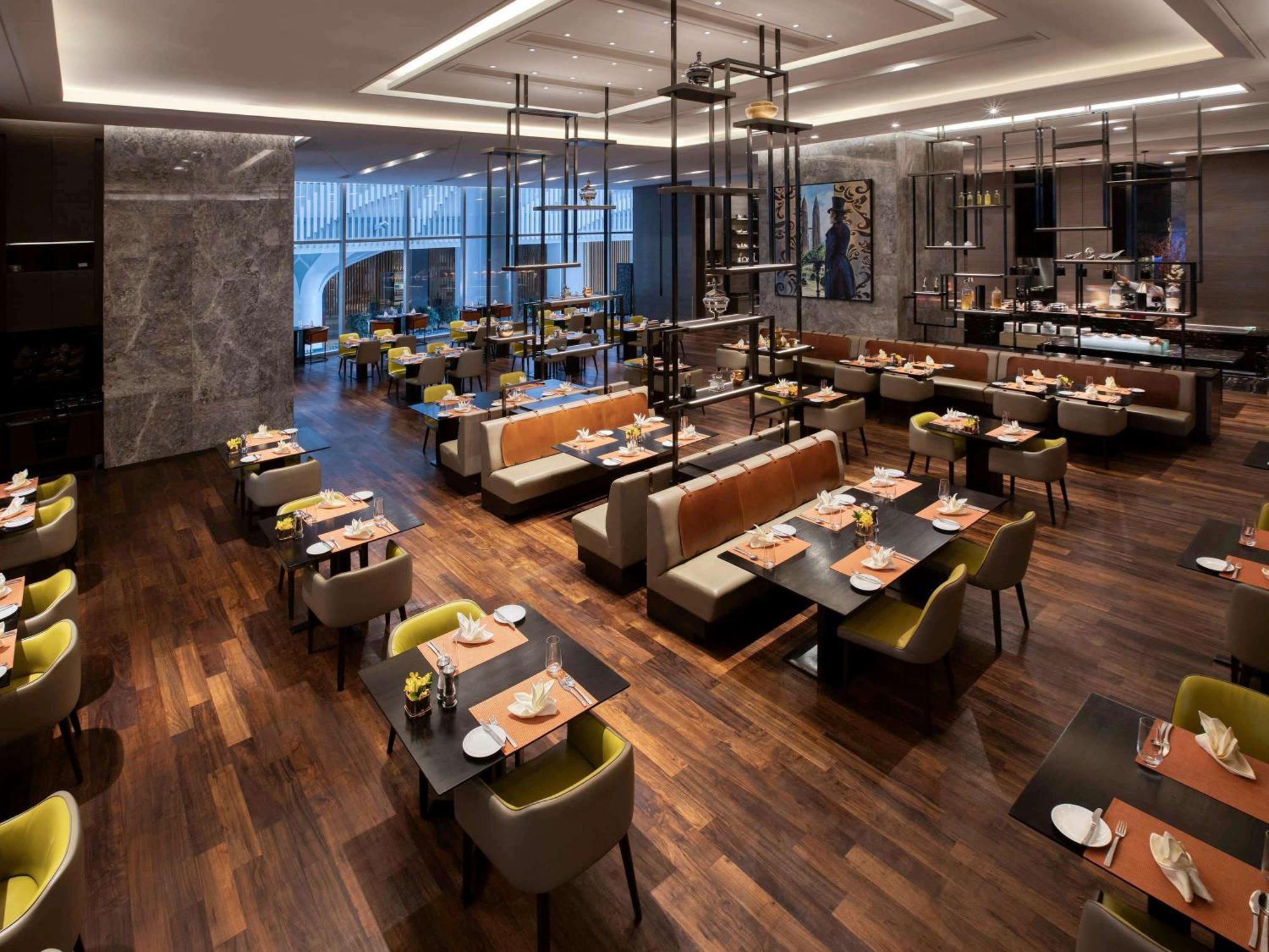 Sofitel Kuala Lumpur Damansara Hotel Eksteriør billede The restaurant