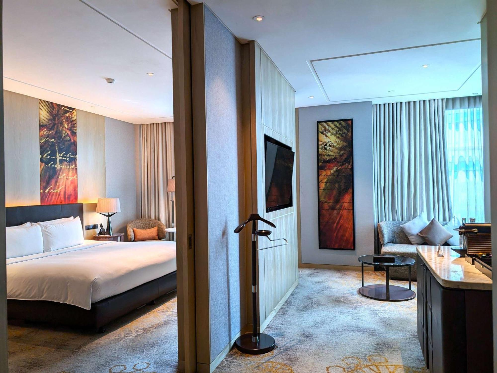 Sofitel Kuala Lumpur Damansara Hotel Eksteriør billede A suite at the hotel
